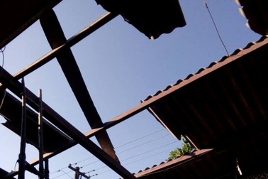 Lốc xoáy 10 phút, hơn 120 ngôi nhà hư hỏng