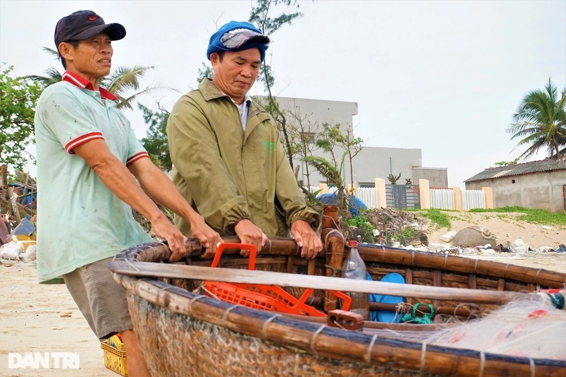 Ra khơi lấy ngày, ngư dân bất ngờ trúng đậm lộc biển - 2 Ra khơi lấy ngày, ngư dân bất ngờ trúng đậm lộc biển - 2