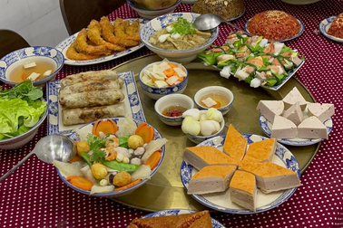 Chàng trai 6 múi Hà Nội khoe trăm món ngon thuần Việt: Nấu 45 phút mỗi bữa