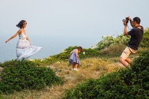 Du khách đổ về Sơn Trà ngắm hoa thàn mát, đón gió biển "chữa lành"