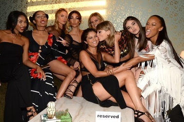 Taylor Swift và hội bạn thân "bốc lửa"