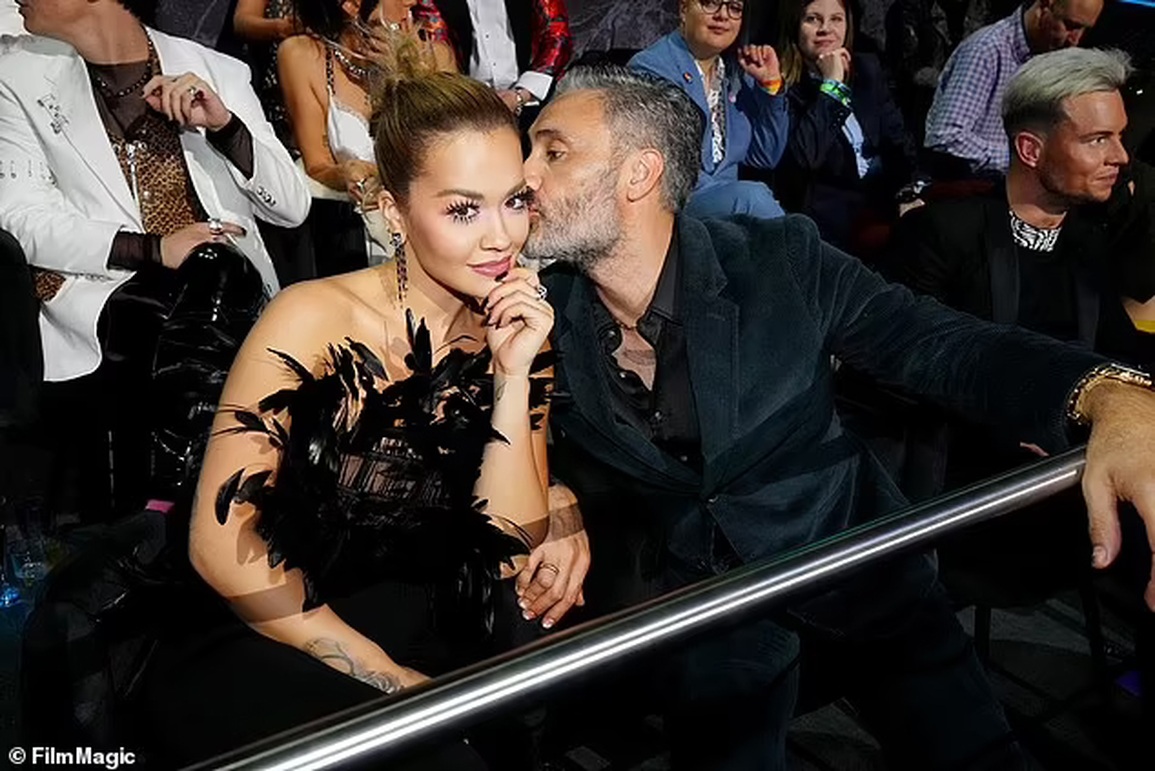 Ngôi sao gợi cảm Rita Ora bất ngờ tiết lộ trữ trứng đông lạnh - 2 Ngôi sao gợi cảm Rita Ora bất ngờ tiết lộ trữ trứng đông lạnh - 2