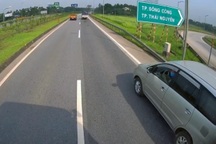 Thực hư vụ người phụ nữ "thế thân" cho nam tài xế lùi ô tô trên cao tốc