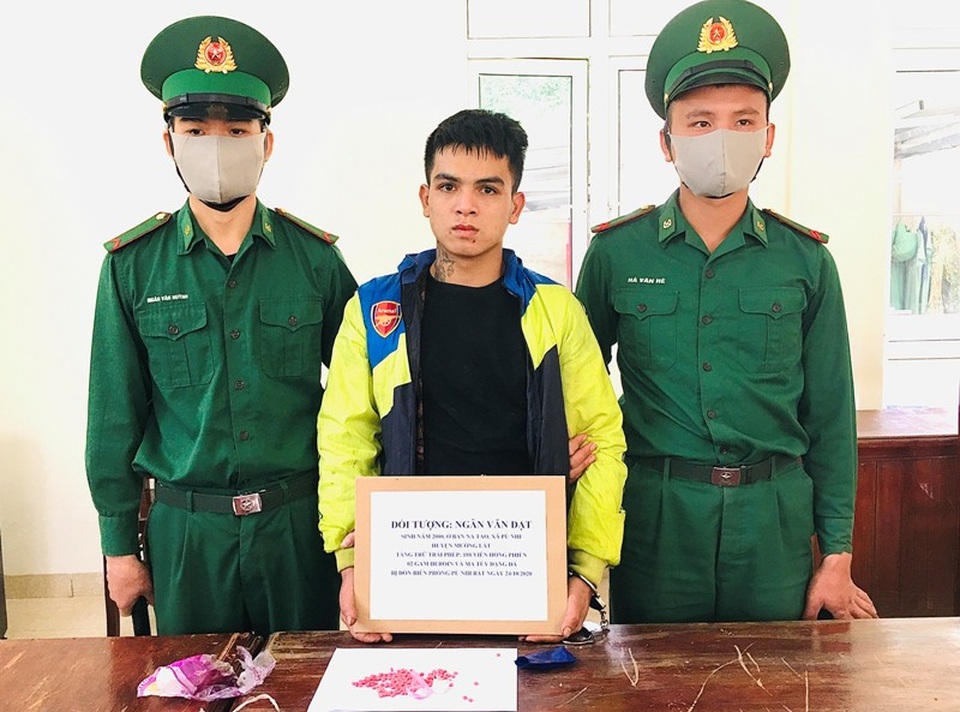 Đi chặt luồng, nhặt được ma túy mang về sử dụng thì bị bắt - 1 Đi chặt luồng, nhặt được ma túy mang về sử dụng thì bị bắt - 1
