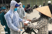 Người dân tâm dịch thành phố Chí Linh đi chợ bằng thẻ theo ngày chẵn lẻ