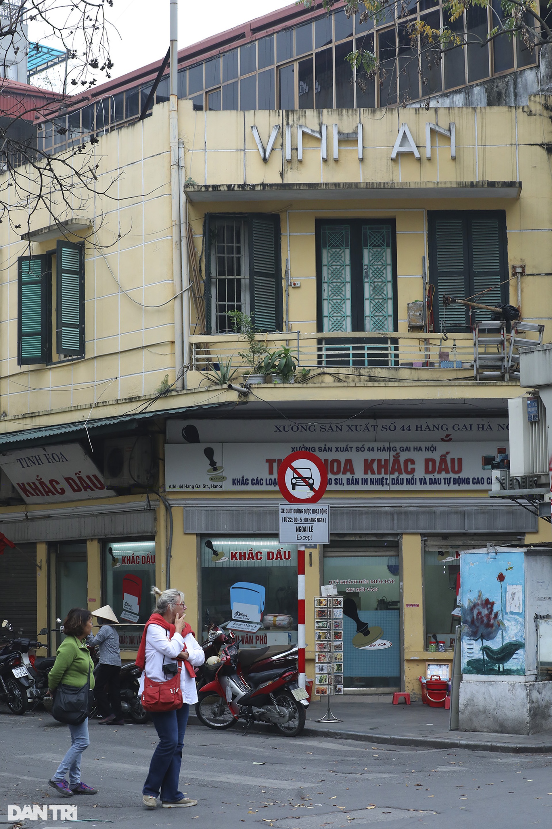 Những biển hiệu vang bóng một thời trên phố cổ Hà Nội - 10 Những biển hiệu vang bóng một thời trên phố cổ Hà Nội - 10