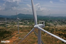 Những cánh đồng pin mặt trời, tuabin gió nghìn tỷ đồng sau thời kỳ bùng nổ