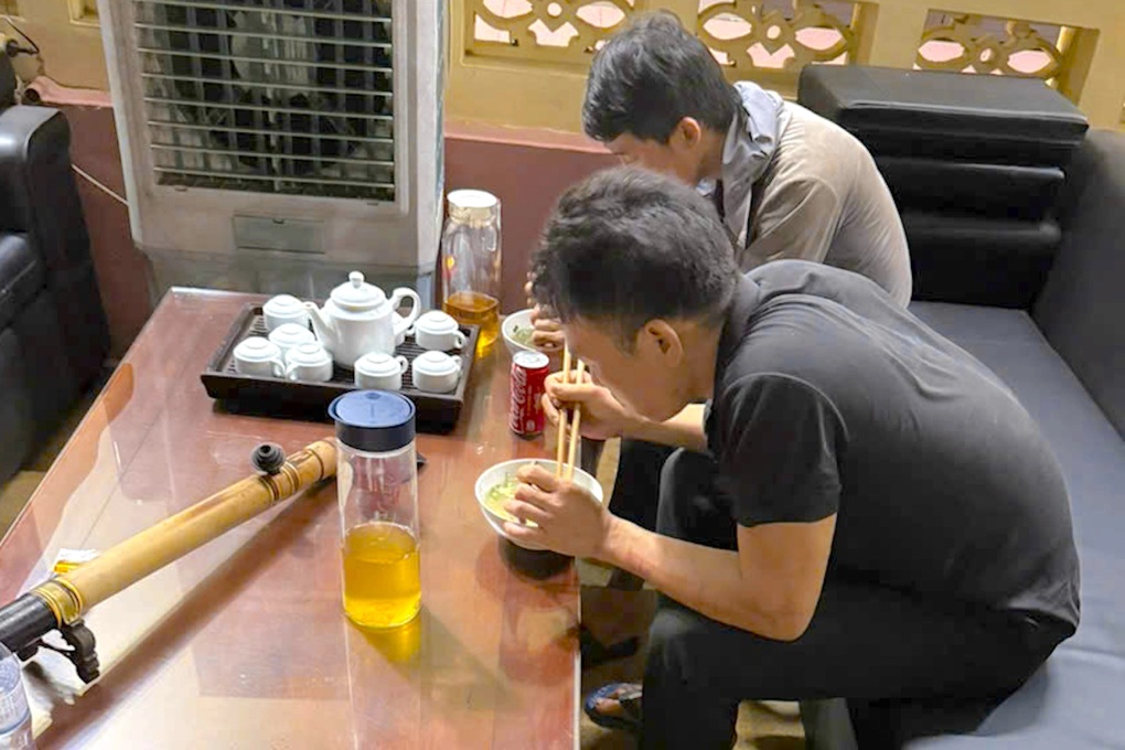 Cảnh sát kể về vụ bắt giữ 2 phạm nhân trốn Trại giam Thanh Xuân - 2 Cảnh sát kể về vụ bắt giữ 2 phạm nhân trốn Trại giam Thanh Xuân - 2