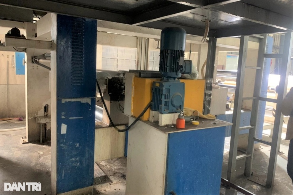Nữ công nhân tử vong khi bị cuốn vào trục máy - 2 Nữ công nhân tử vong khi bị cuốn vào trục máy - 2