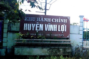 Kỷ luật nguyên Bí thư, Phó Bí thư huyện chi xài, quà cáp, làm thất thoát tiền tỷ