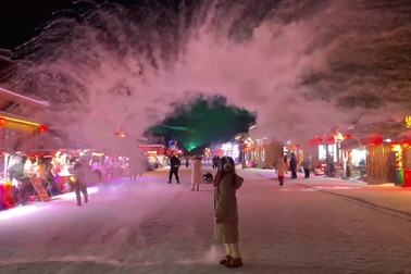 Du khách Việt hắt nước sôi lên trời giữa cái lạnh -30 độ C