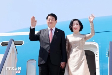 Chủ tịch nước Lương Cường đến Cairo, bắt đầu chuyến thăm Cộng hòa Ai Cập