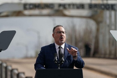 Lộ diện "người chỉ định sống sót" khi ông Biden đọc Thông điệp Liên bang