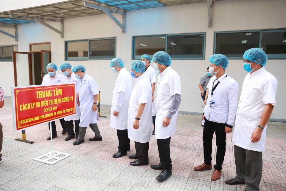 18 y bác sĩ viết đơn tình nguyện vào “tâm dịch” Covid-19 chăm sóc bệnh nhân - 1 18 y bác sĩ viết đơn tình nguyện vào “tâm dịch” Covid-19 chăm sóc bệnh nhân - 1