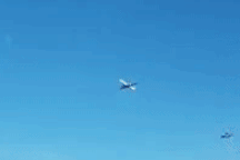 Video máy bay Nga “bất động” trên trời gây chú ý