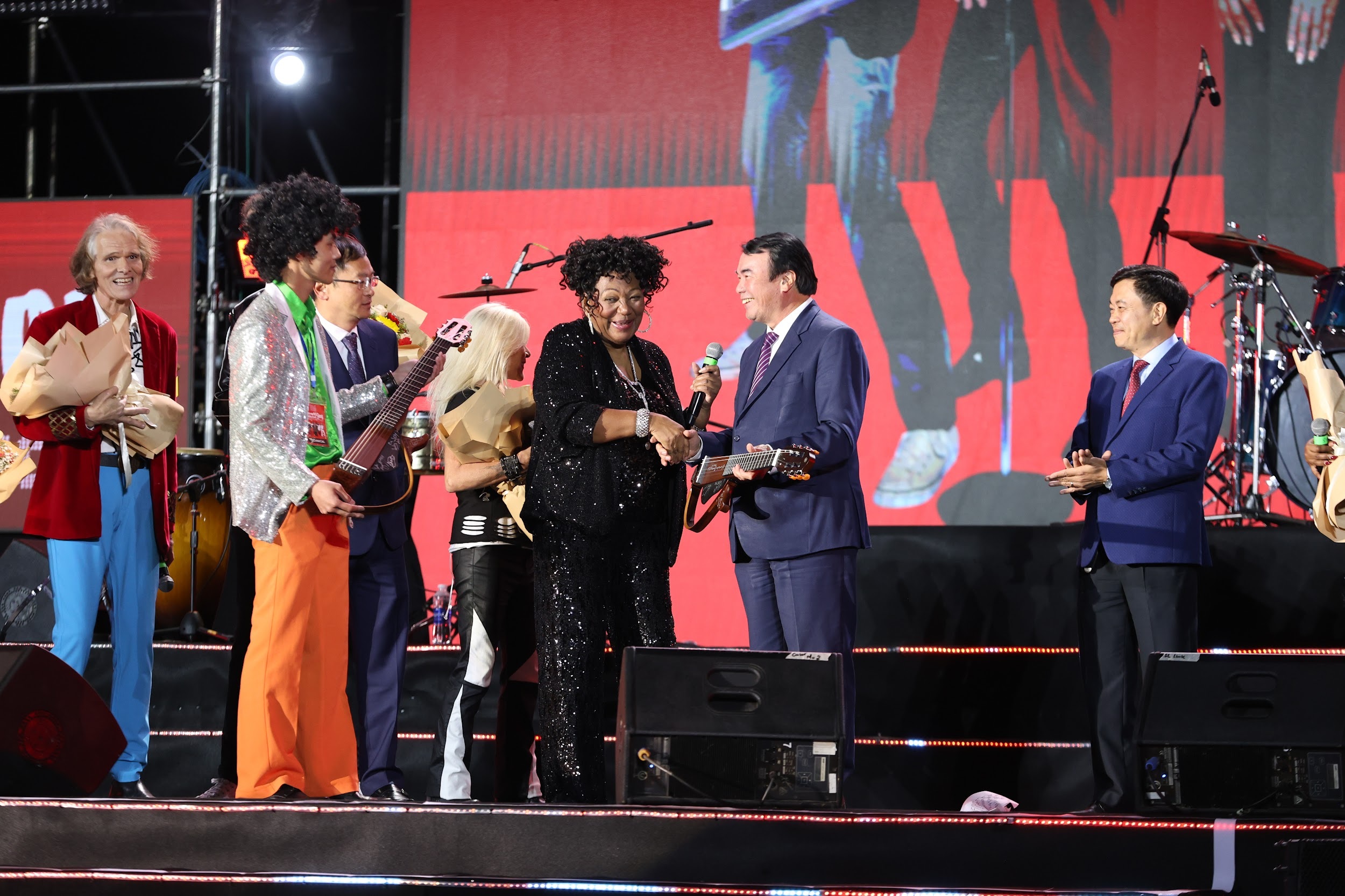 Jarní koncert v Dalatu: Hudební hostina světových legend - 4 Dalat Spring Concert: Bữa tiệc âm nhạc của những huyền thoại thế giới - 4