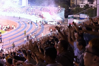 Tình yêu không chết của người hâm mộ với bóng đá Việt Nam