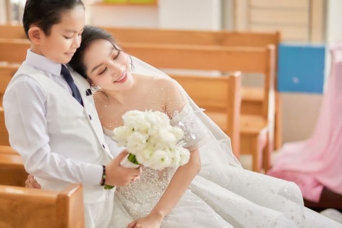 Khánh Thi và con trai Kubi