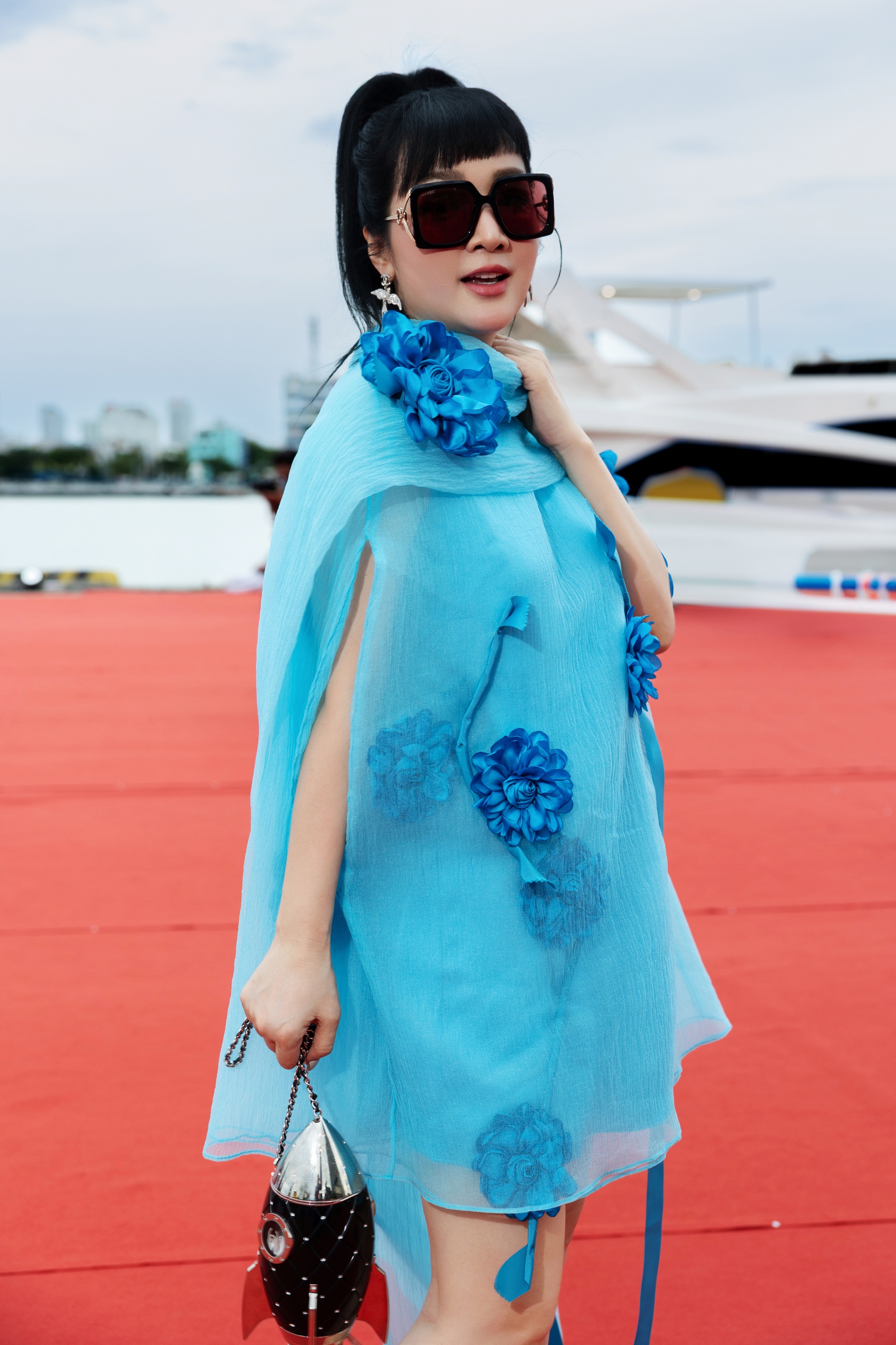 Thanh Lam và chồng bác sĩ sánh đôi dự show thời trang bên bờ sông Hàn - 8 Thanh Lam và chồng bác sĩ sánh đôi dự show thời trang bên bờ sông Hàn - 8