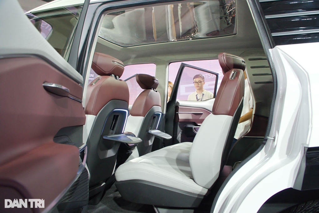 Mitsubishi DST Concept “chào” khách Việt: SUV 7 chỗ đối đầu CX-5, CR-V - 4 Mitsubishi DST Concept “chào” khách Việt: SUV 7 chỗ đối đầu CX-5, CR-V - 4