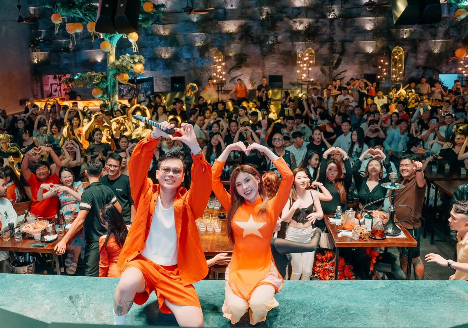 Nữ DJ miền Tây mặc áo dài chơi nhạc gây sốt, kể góc khuất sống về đêm - 7 Nữ DJ miền Tây mặc áo dài chơi nhạc gây sốt, kể góc khuất sống về đêm - 7
