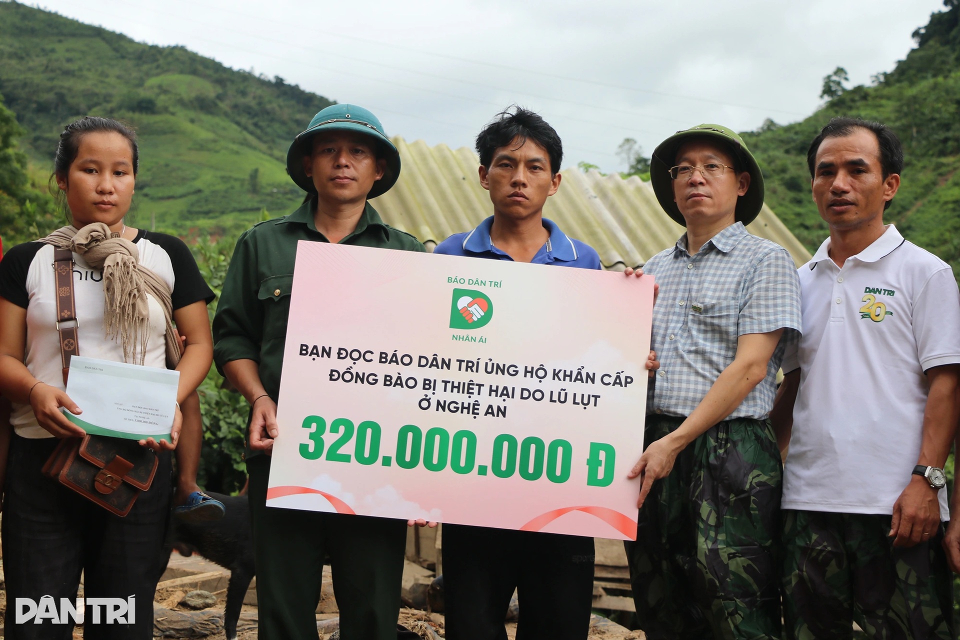 Báo Dân trí tổng kết chương trình hỗ trợ người dân vùng lũ ở Nghệ An - 4 Báo Dân trí tổng kết chương trình hỗ trợ người dân vùng lũ ở Nghệ An - 4