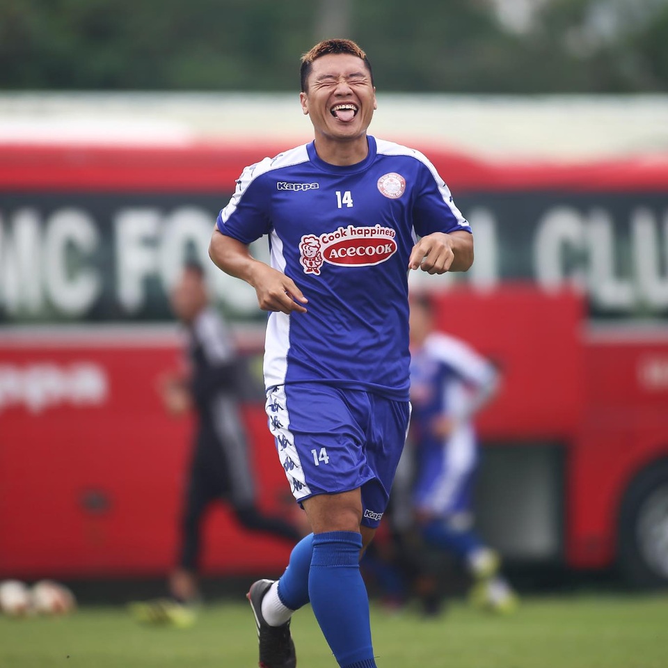 Công Phượng trở lại sân tập, TPHCM chờ đua vô địch V-League - 4 Công Phượng trở lại sân tập, TPHCM chờ đua vô địch V-League - 4