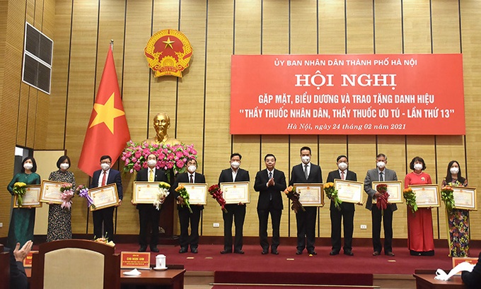 46 cá nhân ngành Y tế Thủ đô được trao tặng danh hiệu "Thầy thuốc Nhân dân" và "Thầy thuốc ưu tú" - Ảnh 1. 46 cá nhân ngành Y tế Thủ đô được trao tặng danh hiệu "Thầy thuốc Nhân dân" và "Thầy thuốc ưu tú" - Ảnh 1.