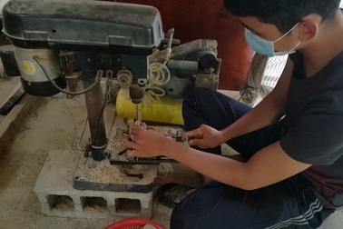 Công đoạn làm lồng đèn