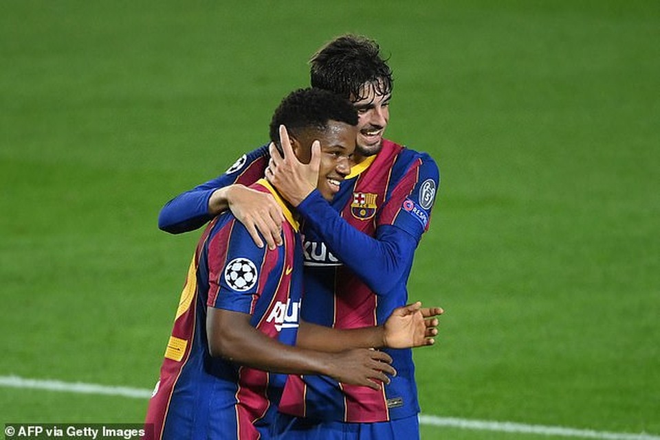 Messi tỏa sáng, Barcelona đánh bại Ferencvaros “5 sao” - 4 Messi tỏa sáng, Barcelona đánh bại Ferencvaros “5 sao” - 4