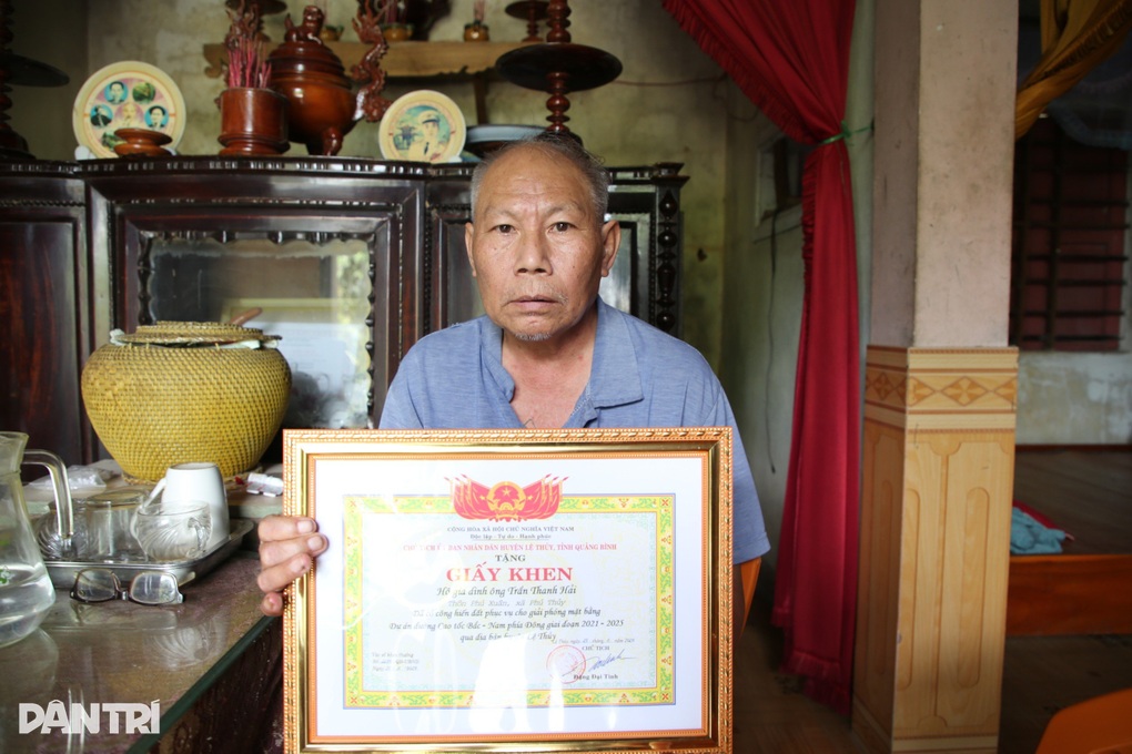 Hai hộ dân ở Quảng Bình hiến gần 600m2 đất làm cao tốc Bắc - Nam - 1 Hai hộ dân ở Quảng Bình hiến gần 600m2 đất làm cao tốc Bắc - Nam - 1