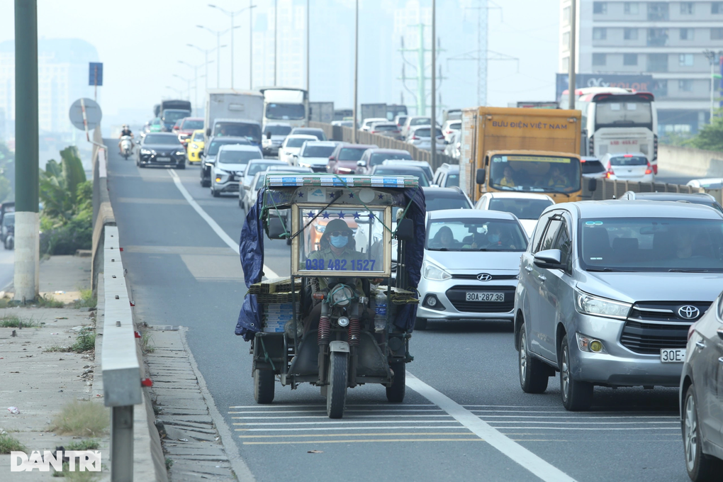 CSGT Hà Nội đi mô tô đặc chủng tuần tra trên đường vành đai 3 - 9 CSGT Hà Nội đi mô tô đặc chủng tuần tra trên đường vành đai 3 - 9