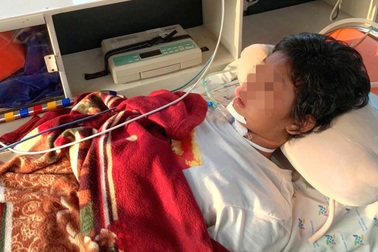 Bé gái "liệt" toàn bộ chức năng cử động, hít thở vì căn bệnh quái ác