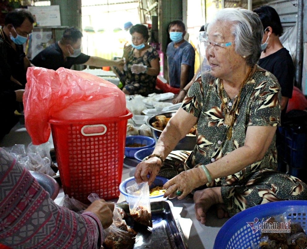 Cần câu cơm Thạch Sanh độc nhất vô nhị của 2 cụ bà Sài Gòn - 2 Cần câu cơm Thạch Sanh độc nhất vô nhị của 2 cụ bà Sài Gòn - 2