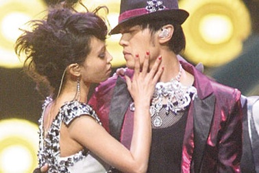 Thái Y Lâm làm khách trong live show của Châu Kiệt Luân