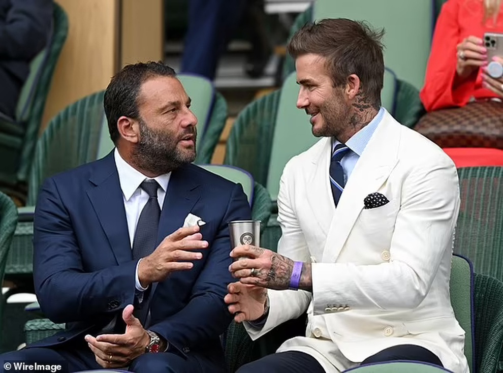 David Beckham hút ống kính phóng viên khi đi xem Wimbledon - 3 David Beckham hút ống kính phóng viên khi đi xem Wimbledon - 3