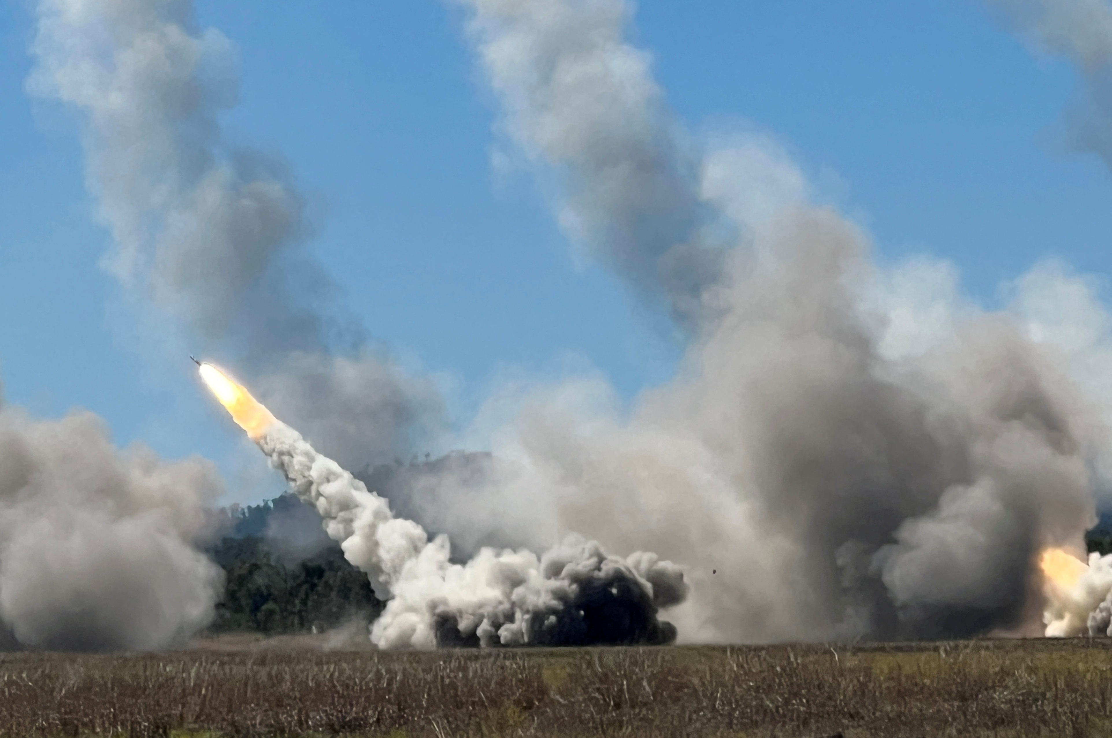 Australia lần đầu phóng tên lửa HIMARS trong tập trận với Mỹ - 1