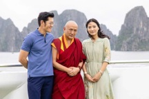 Quốc vương Bhutan nghỉ phòng Tổng thống trên du thuyền thăm vịnh Hạ Long