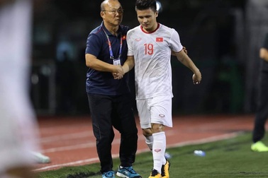 HLV Park Hang Seo lo lắng khi phải thay Quang Hải do chấn thương