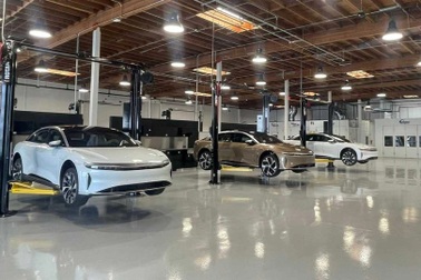 Sửa ô tô điện rẻ hơn xe xăng, nhưng vẫn còn một điểm bất tiện