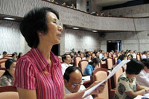 “Hãy tìm ra một công trình đúng tiến độ để… thưởng”