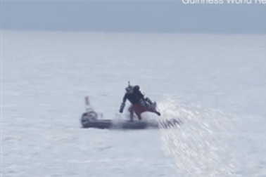 "Người tên lửa" Anh bay lượn phá kỷ lục thế giới