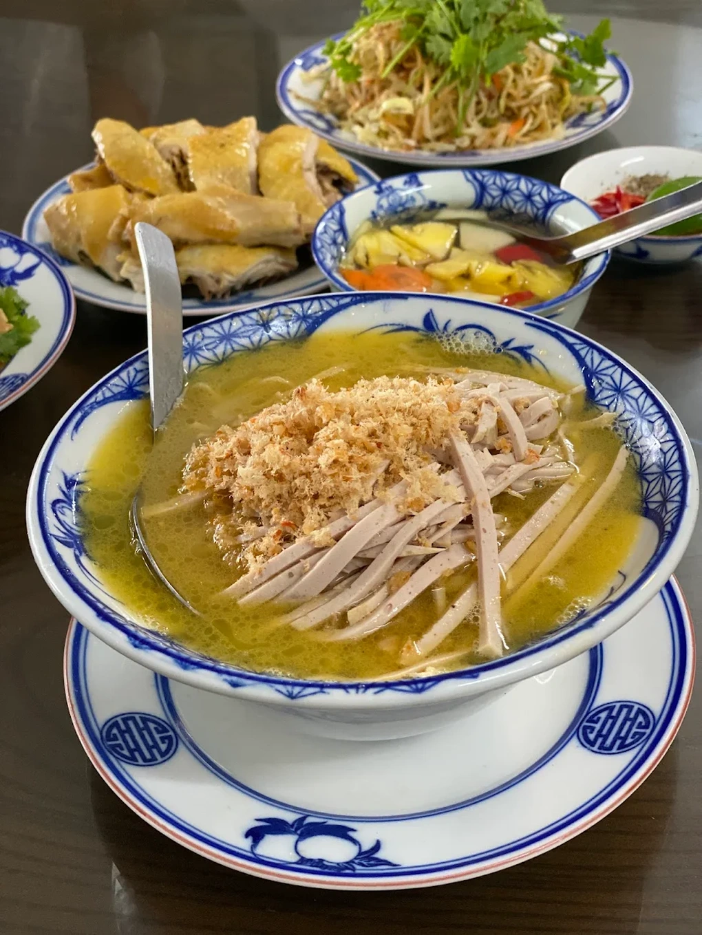 Tranh cãi mâm cỗ nghệ nhân ở Bát Tràng 6 người giá 2,7 triệu đồng đắt đỏ - 3