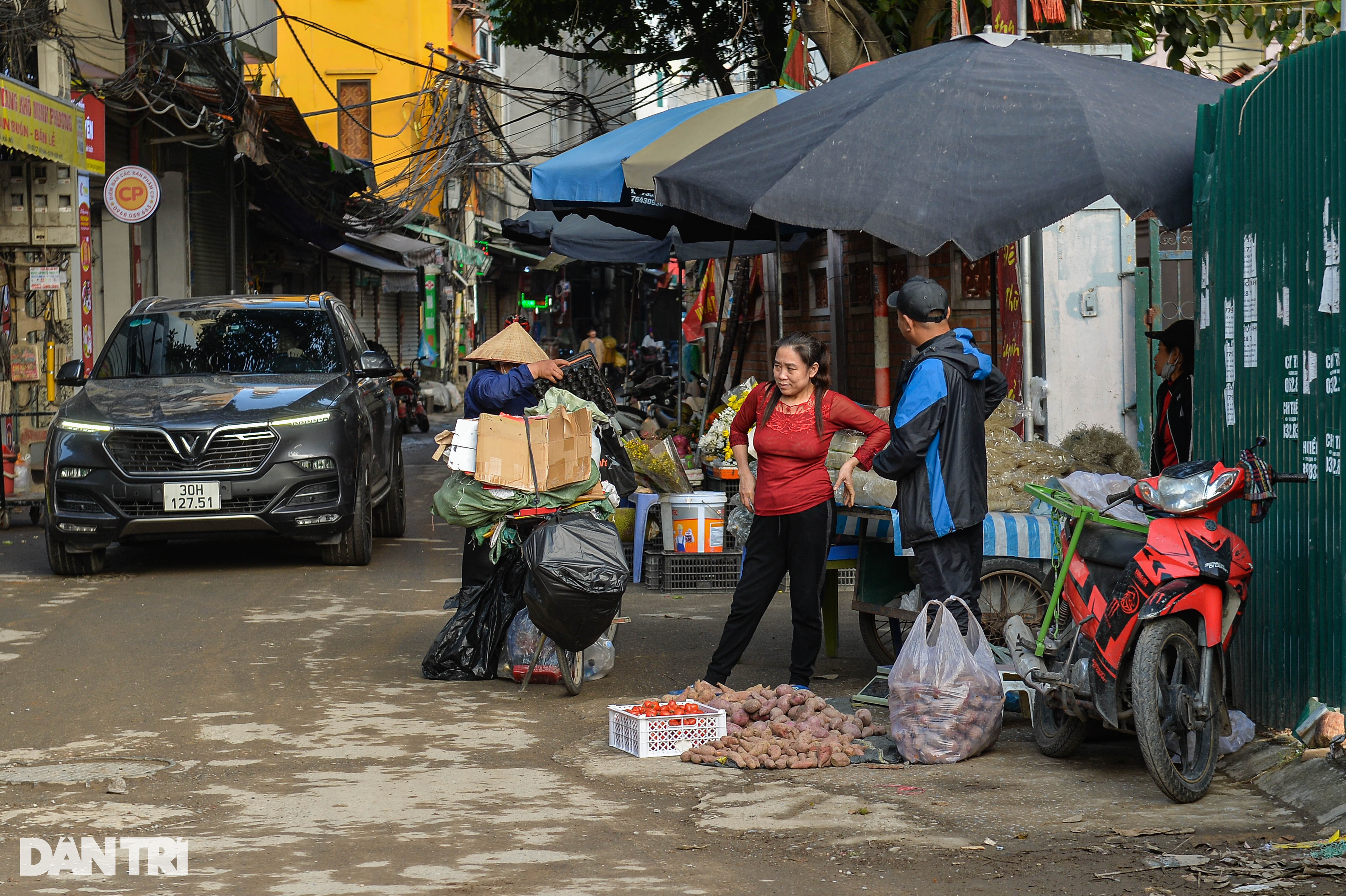 Cỏ mọc um tùm, rác chất đống ở hàng loạt chợ tiền tỷ bị bỏ hoang tại Hà Nội - 12