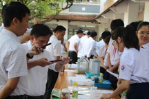 Đi hơn ngàn cây số, hiệu trưởng, hiệu phó học "sàng khôn"