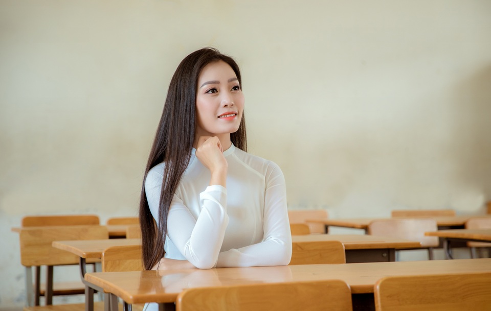 Huyền Trang Sao Mai gây xúc động với ca khúc tặng thầy cô giáo - 3 Huyền Trang Sao Mai gây xúc động với ca khúc tặng thầy cô giáo - 3