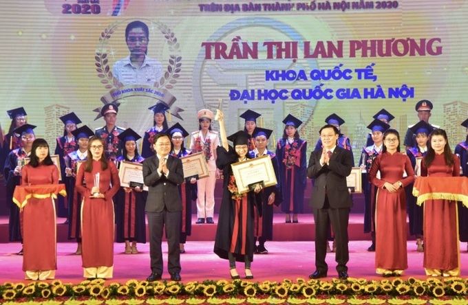 Hà Nội tuyên dương 88 Thủ khoa xuất sắc năm 2020.