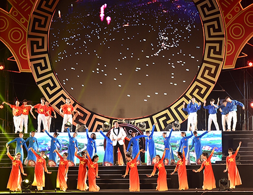 Thuỳ Chi, Ngô Hồng Quang “cháy hết mình” trong đêm nghệ thuật chào đón năm mới 2020 - 6 Thuỳ Chi, Ngô Hồng Quang “cháy hết mình” trong đêm nghệ thuật chào đón năm mới 2020 - 6