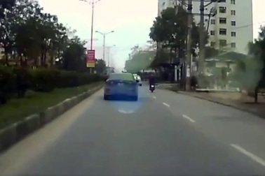 Lố đà, "anh hùng xa lộ" lên giải phân cách