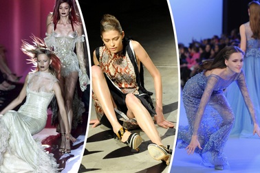 Bi hài khoảnh khắc người mẫu “vồ ếch” trên sàn catwalk
